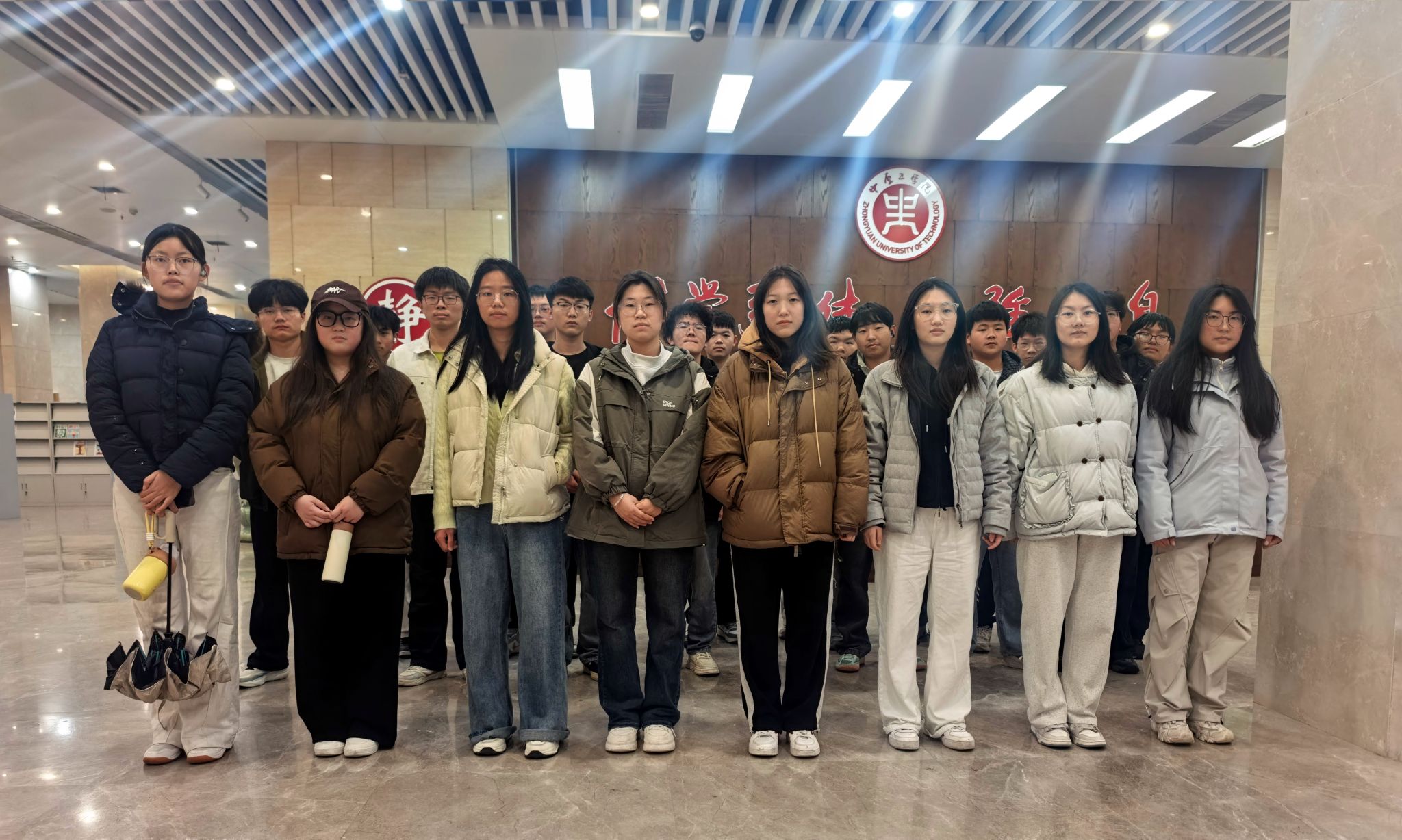 我院2025级通信工程专业学生前往图书馆开展志愿服务活动